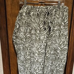 New Women's Plus Size 20W Olive Green Floral Pants By Briggs